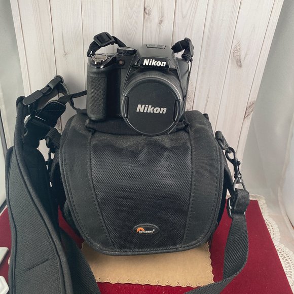 Nikon CoolPix P500 Digital Camera - Picture 4 of 5